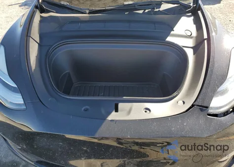 2022 Tesla Model Y z USA, uszkodzony, nr VIN 7SAYGDEE1NF363526